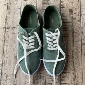 Universal Threads Sneakers